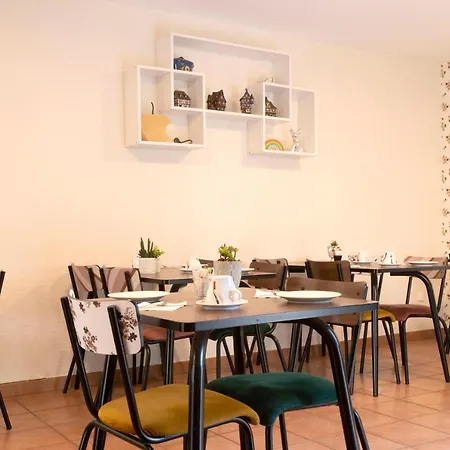 ホテル Arc-en-ciel Contact 2*