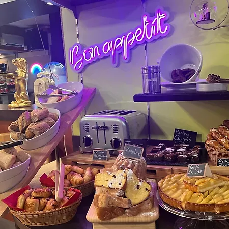 ホテル Arc-en-ciel Contact 2*