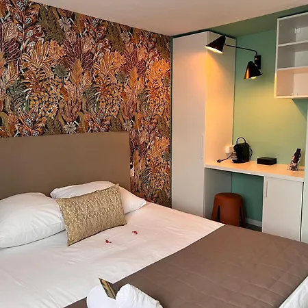 ホテル Arc-en-ciel Contact 2*