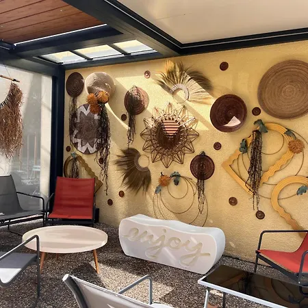 Arc-en-ciel Contact ホテル 2*