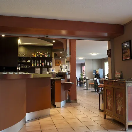 Arc-en-ciel Contact Hotell