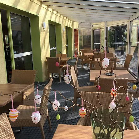 ホテル Arc-en-ciel Contact 2*