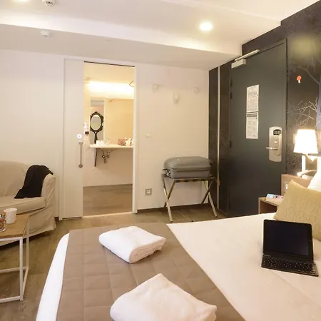 Arc-en-ciel Contact Hotell 2*