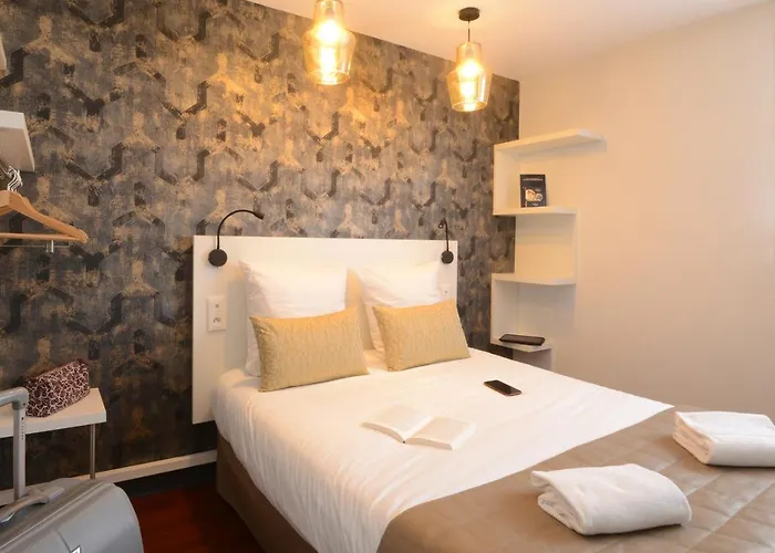 Arc-en-ciel Contact Hotel