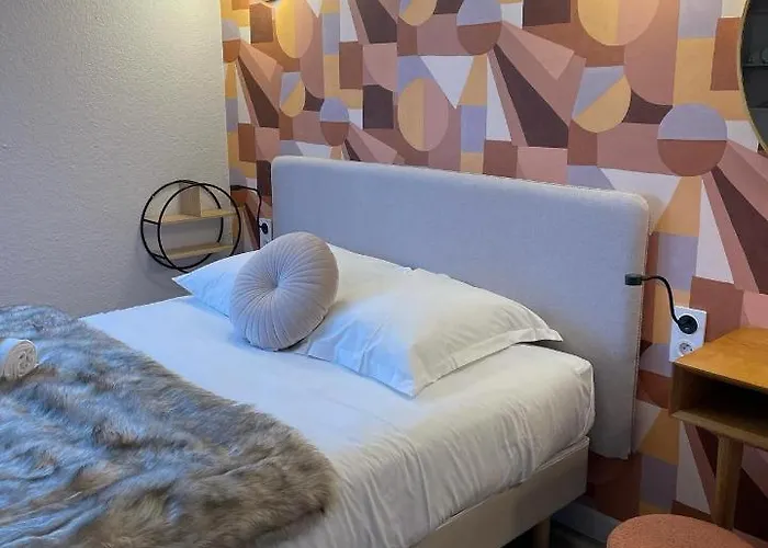 Hotel Arc-en-ciel Contact 2*